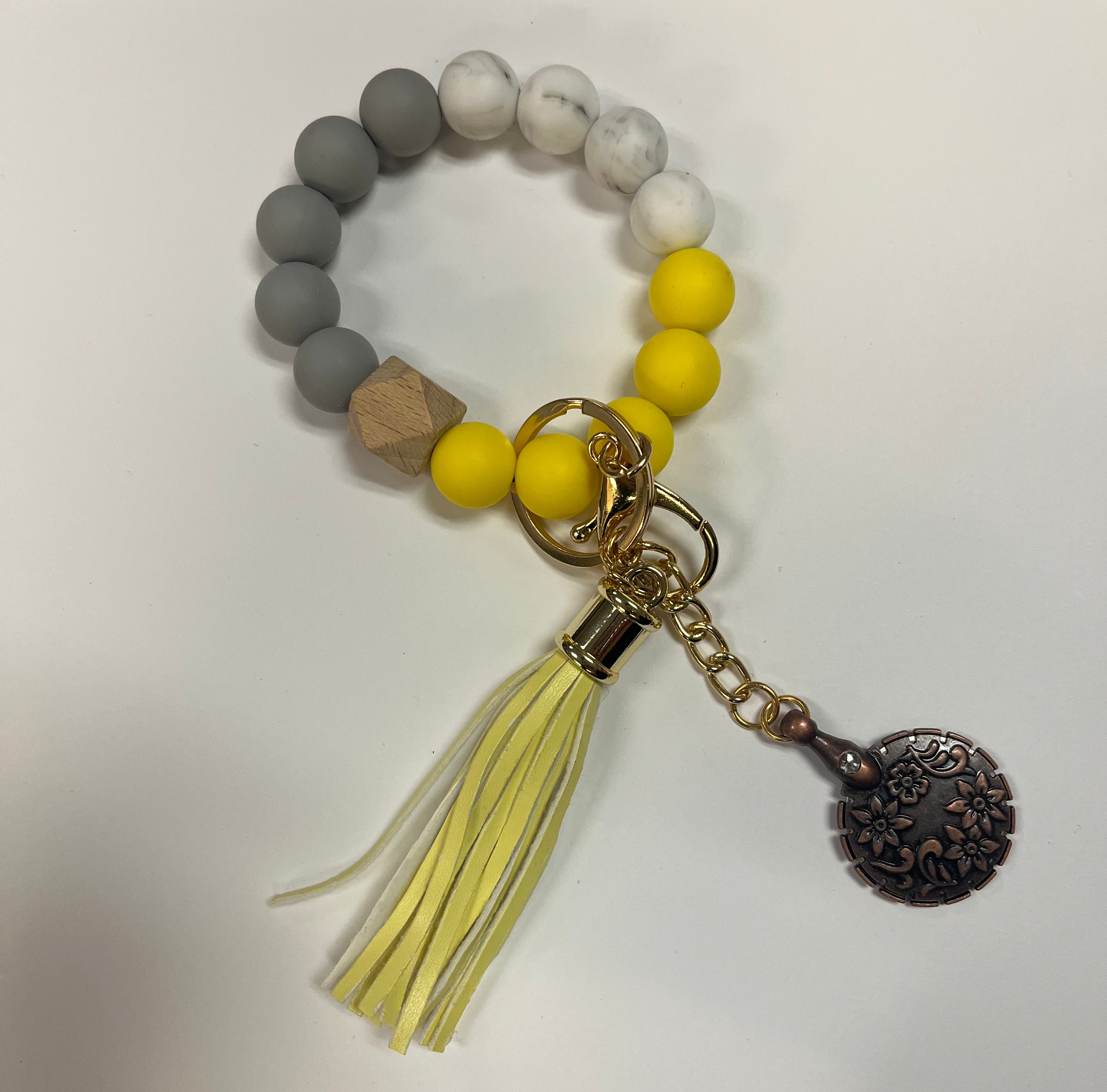 Needle Threader w/Bracelet - Yellow