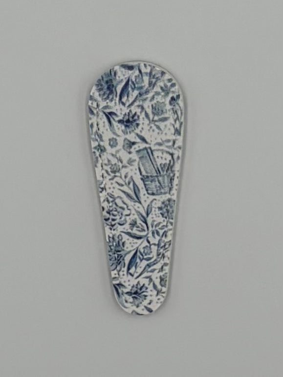 Scissors Cover - Blue Needlepoint Print