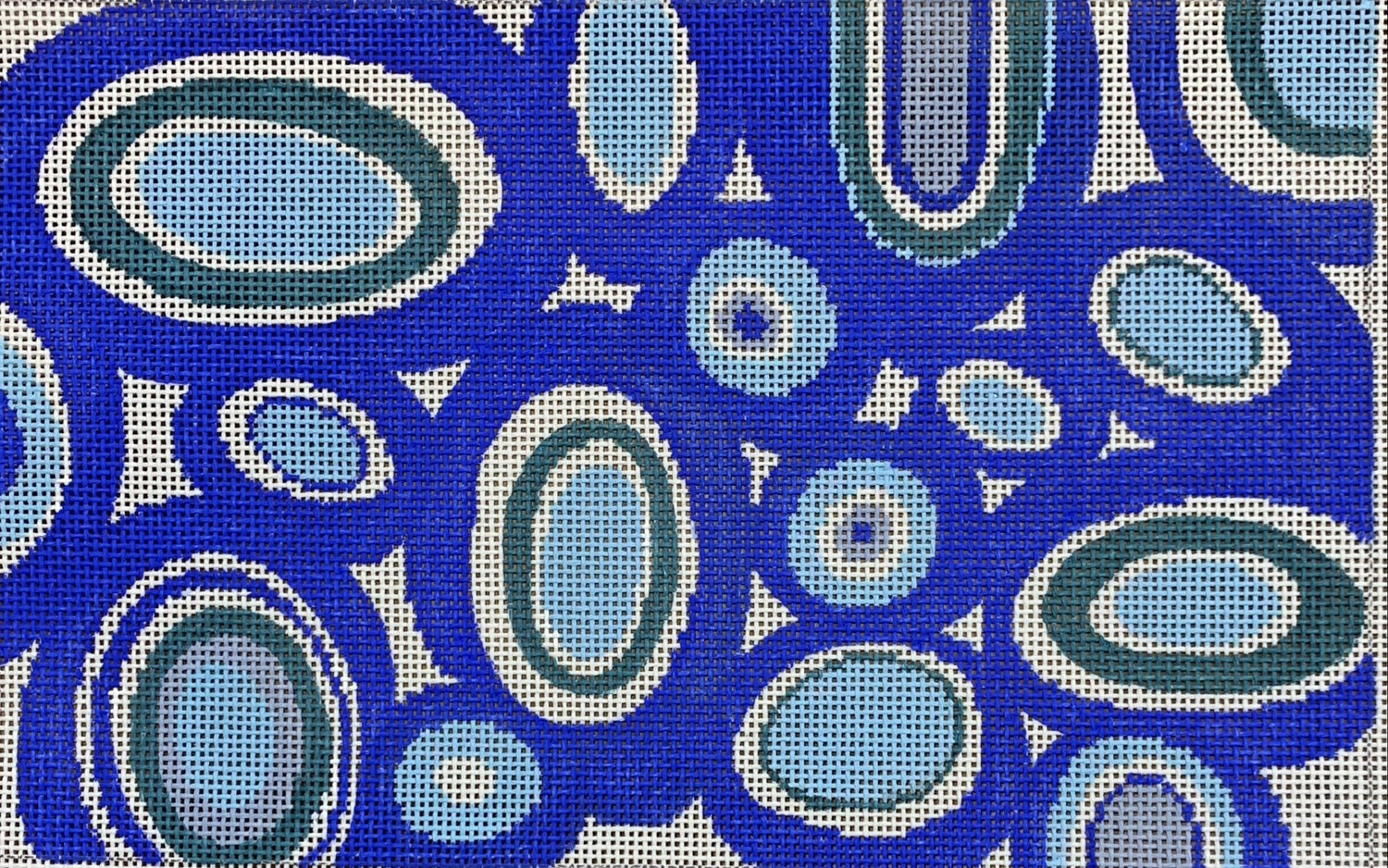 Clutch w/ Blue &amp; White Circle