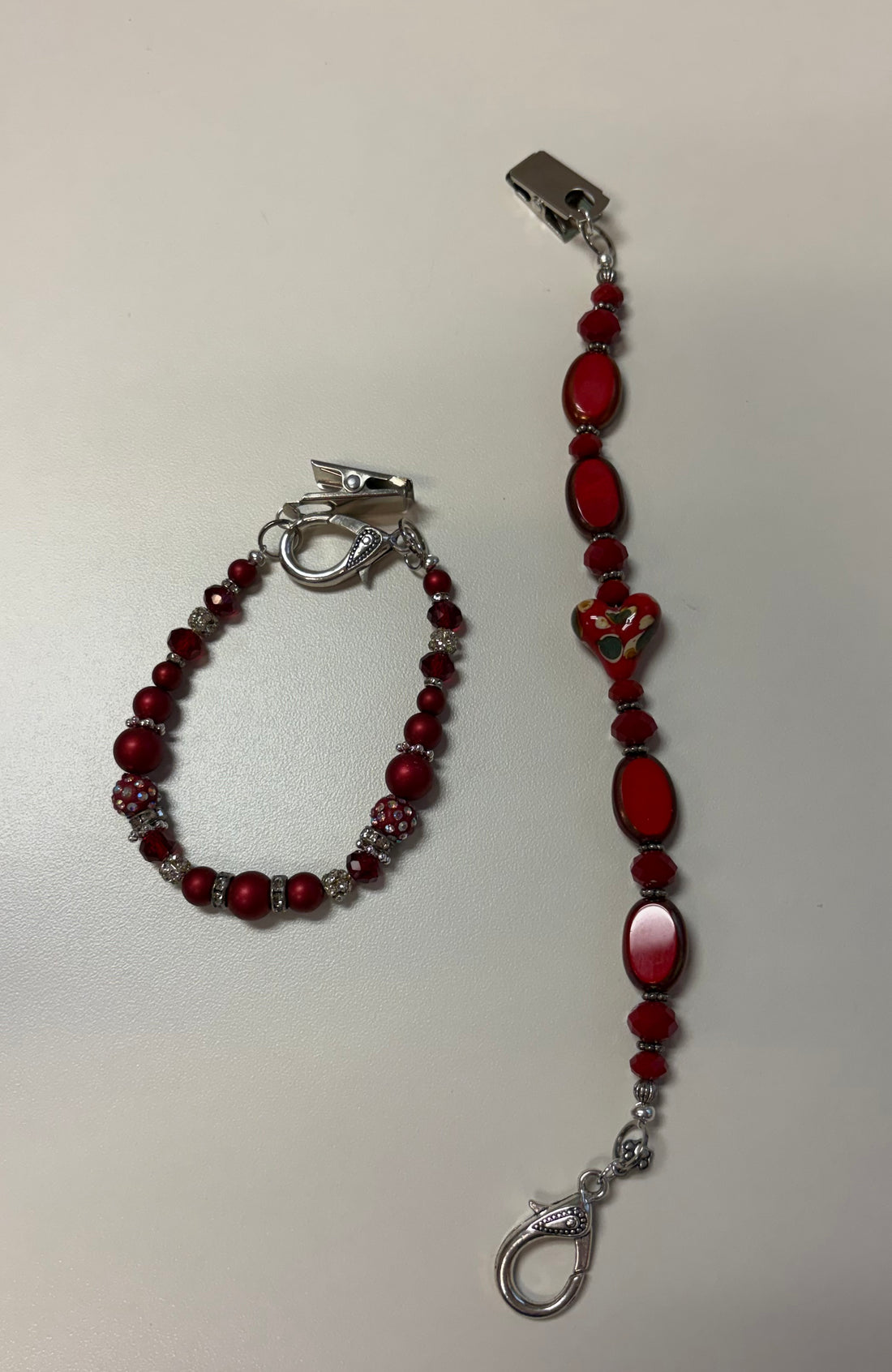 Lapel chatelaine - Red - Clip on