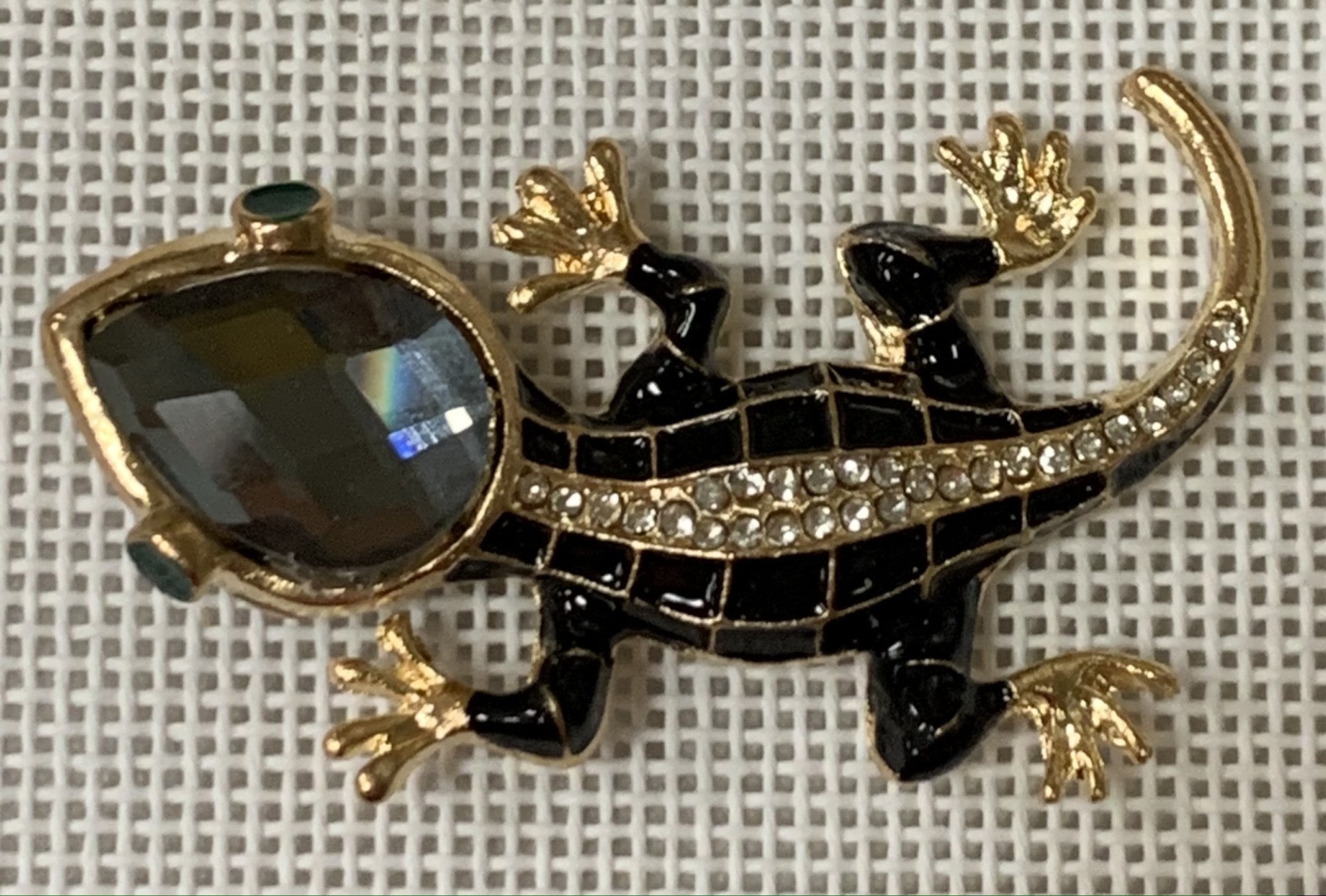 Gemstone Gecko Needle Minder Magnet