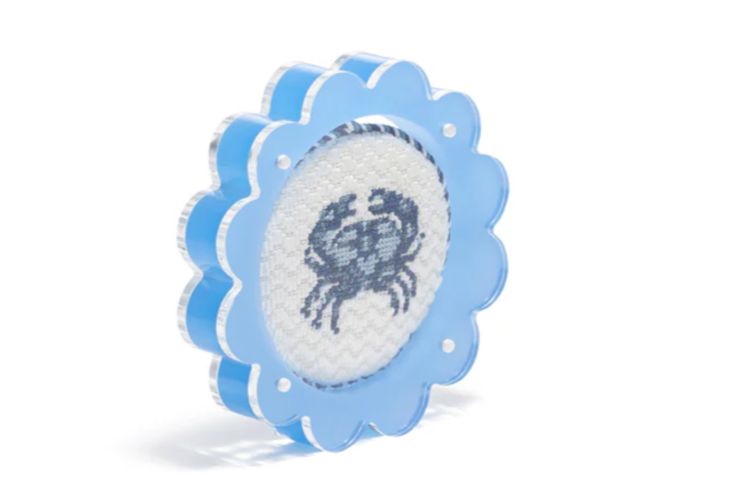 Scallop Acrylic Frame - 4" Circle - Blue