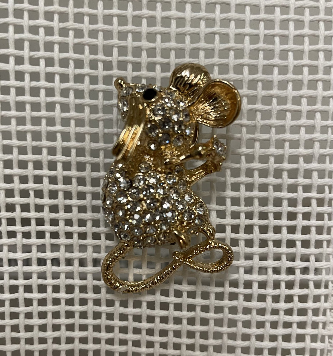 Gold Crystal Mouse Needle Minder