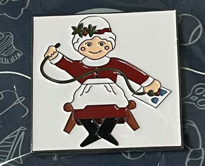 Mrs. Claus Needleminder